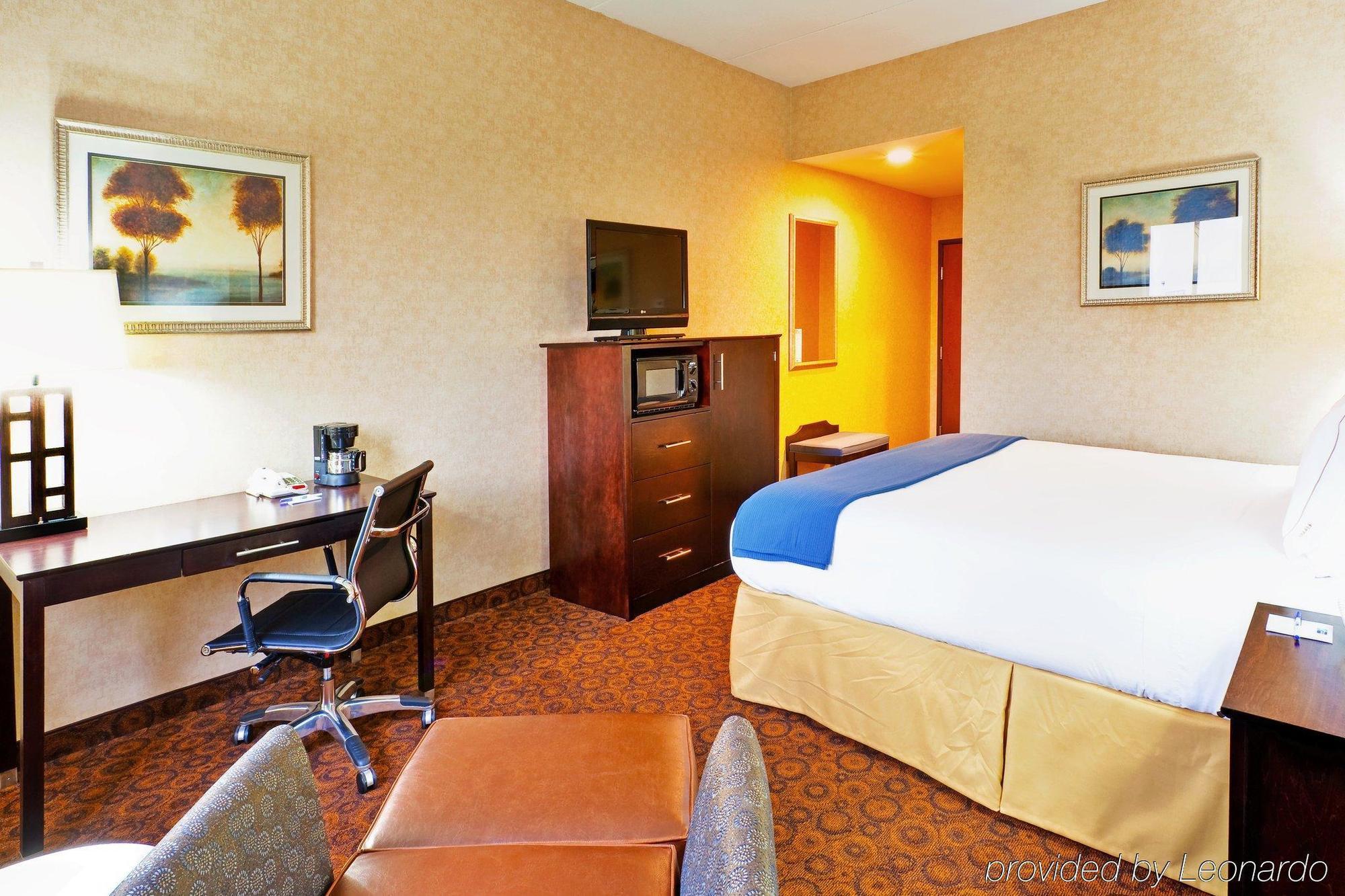 Holiday Inn Express Hotel & Suites Byram By Ihg Chambre photo
