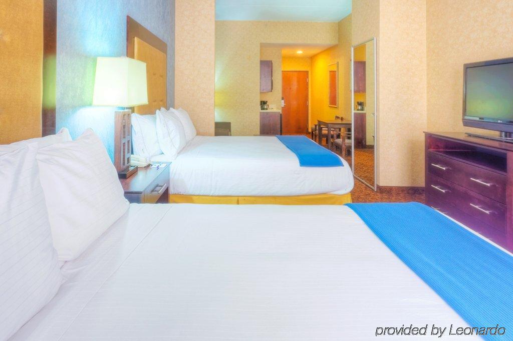 Holiday Inn Express Hotel & Suites Byram By Ihg Chambre photo