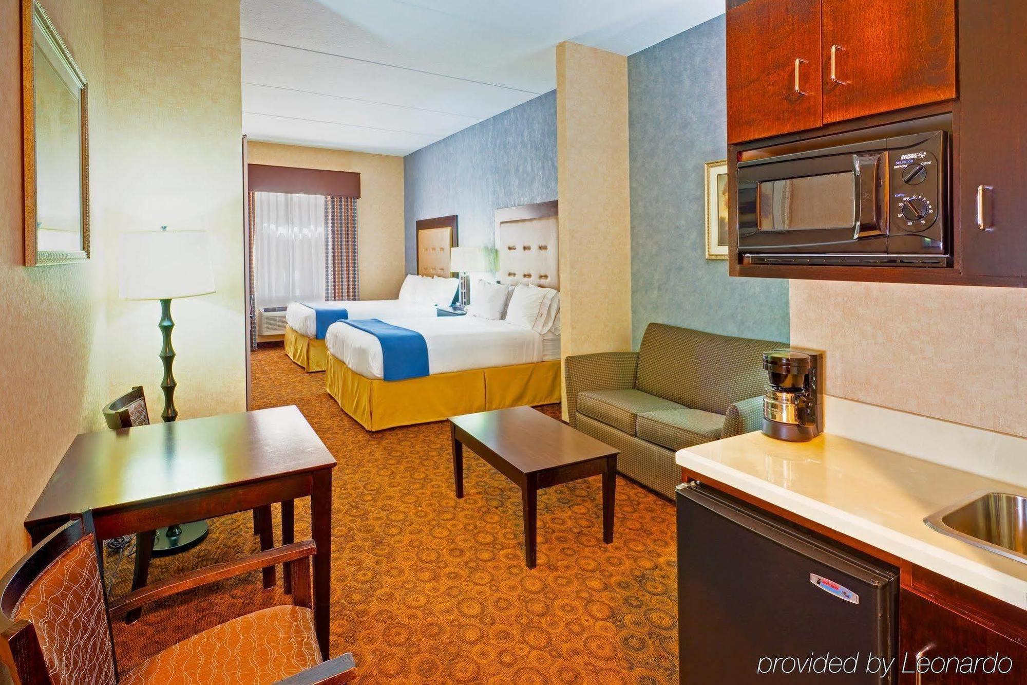 Holiday Inn Express Hotel & Suites Byram By Ihg Chambre photo